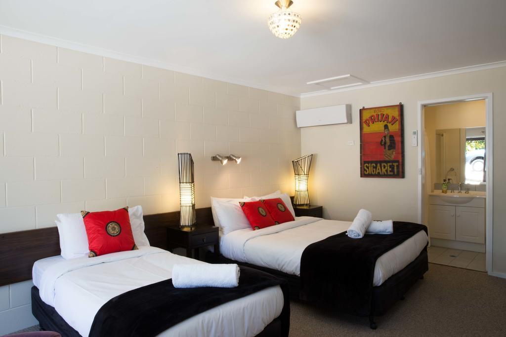 Beechworth On Bridge Motel Room photo